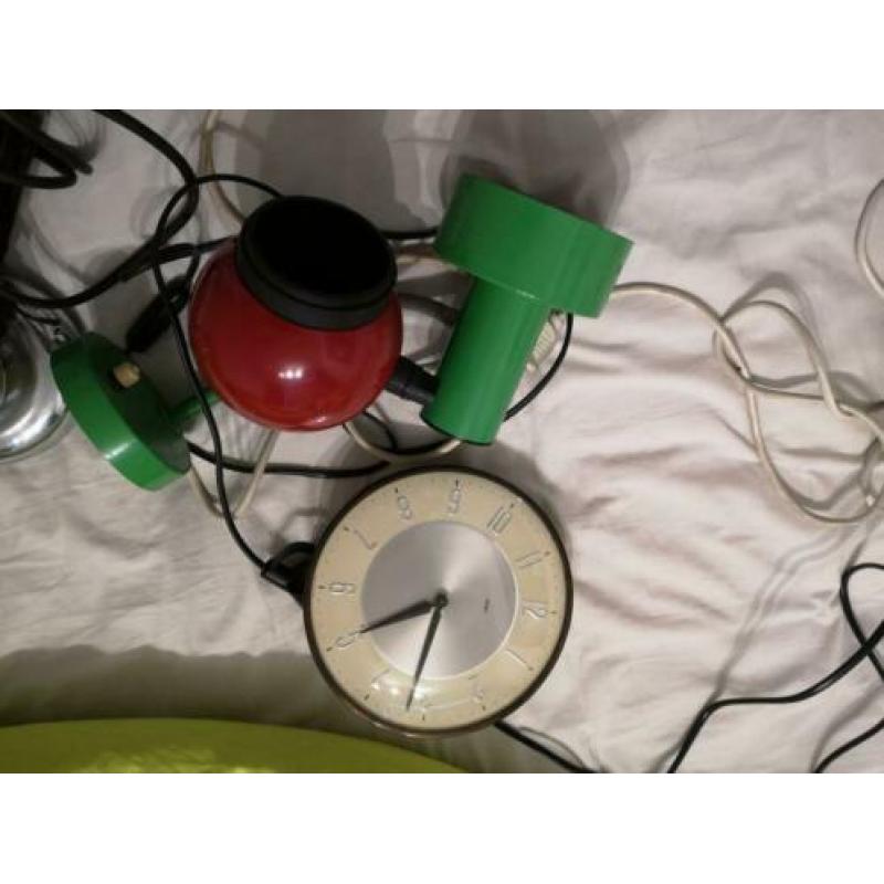 Oude vintage spullen burolamp föhn klok dompelaar hoogtezon