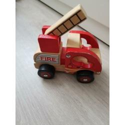 Leuke houten brandweer auto