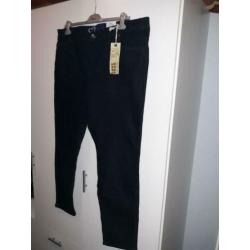 Super mooie nieuwe blauwe slim leg stretch jeans maat 54