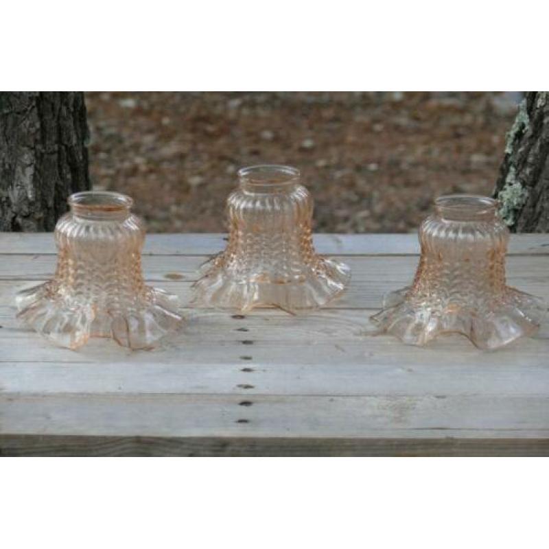 Brocante - Serie glaskapjes voor lampen!