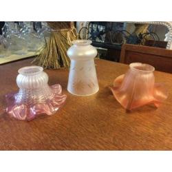 Brocante - Serie glaskapjes voor lampen!