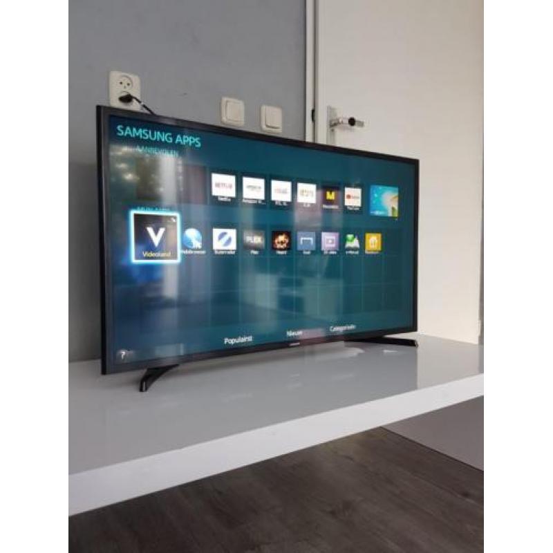 Zeer nette Samsung UE40J5200 Smart LED TV Black