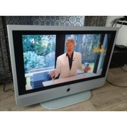 LOEWE FULLHD+ LCD TV Modus 2x HDMi 32 inch + dressoirvoet